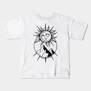 Hot sunny MOUNTAINS Kids T-Shirt